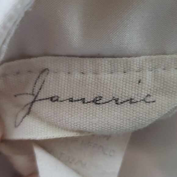 JANERIC Off-White Ruffle Sleeveless Top M | Chic Casual or Dressy Blouse Summer - Picture 5 of 6